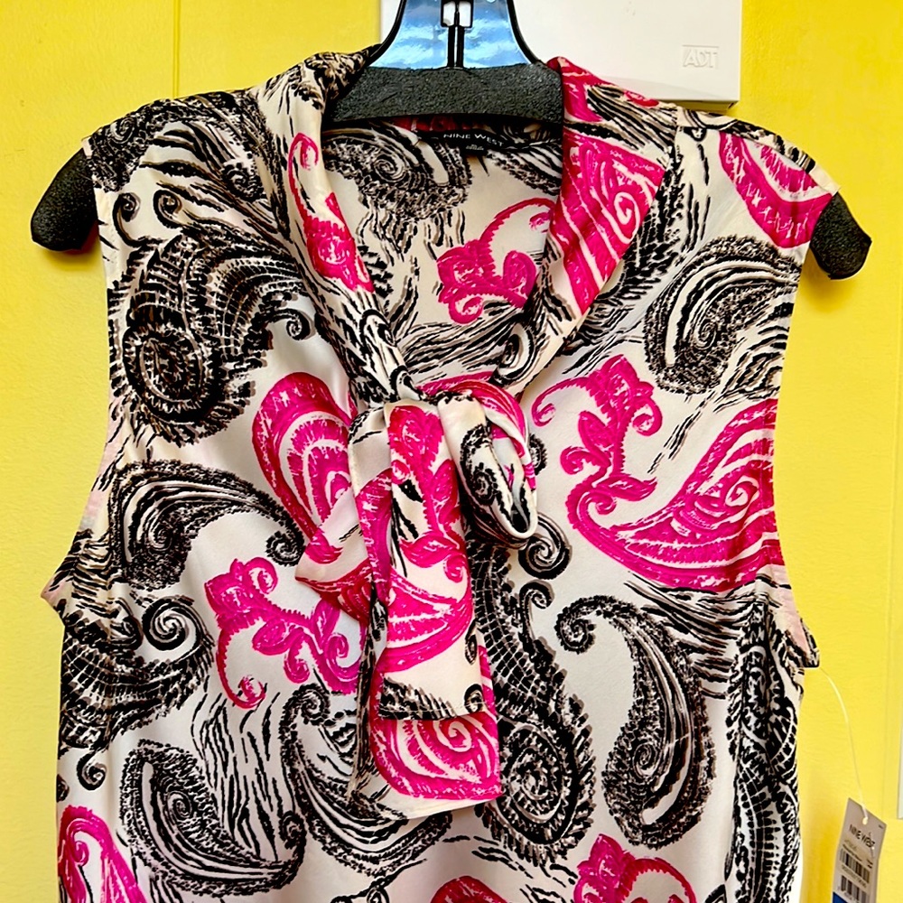 Gorgeous sleeveless shell blouse - Picture 2 of 3